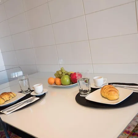 Flamingos - Spacious 2 Bedroom Apt With Ac And Outdoor Area *