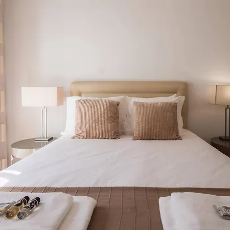 Flamingos - Spacious 2 Bedroom Apt With Ac And Outdoor Area Lisbon