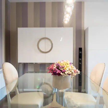 Apartment Flamingos - Spacious 2 Bedroom Apt With Ac And Outdoor Area